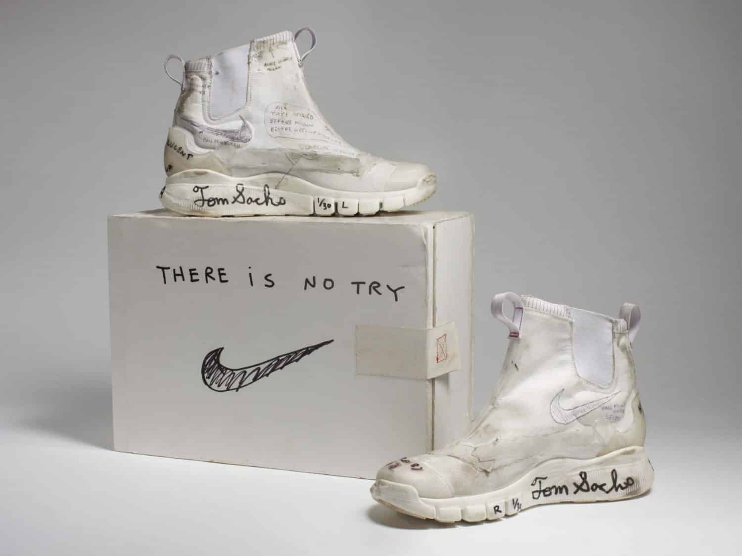 sneakers in het museum