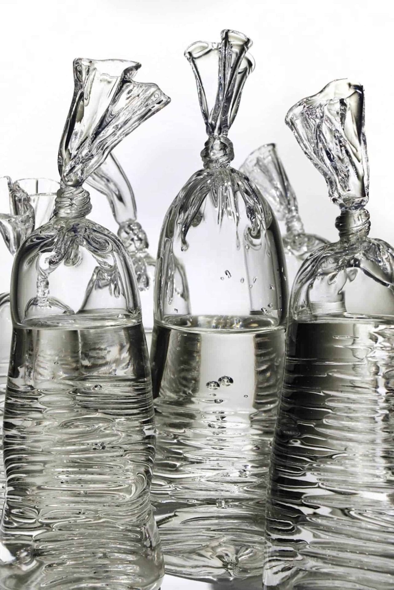 Dit zijn geen plastic zakken met water 47 plastic zak van glas