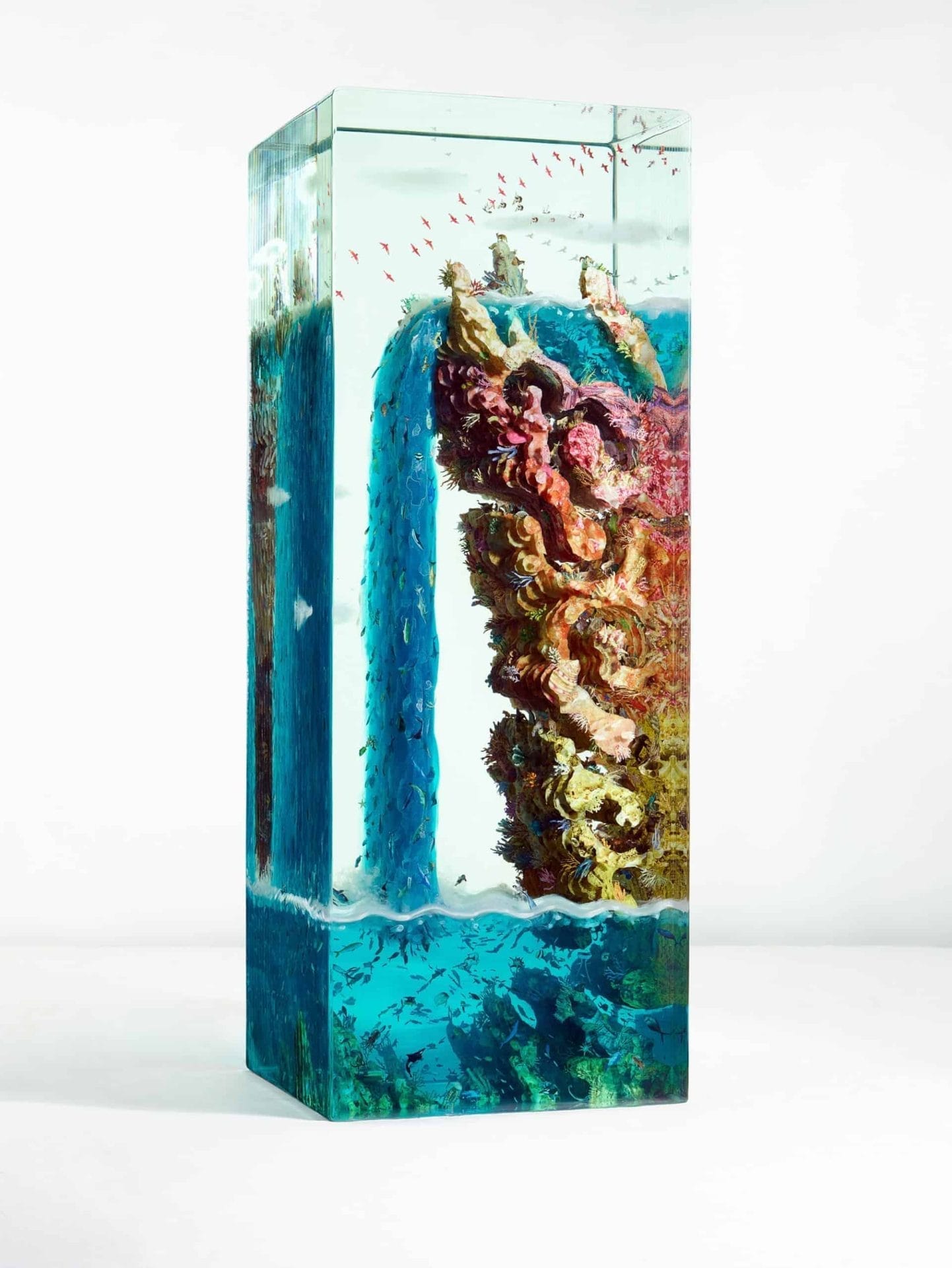 Glazen kunstwerk van Dustin Yellin