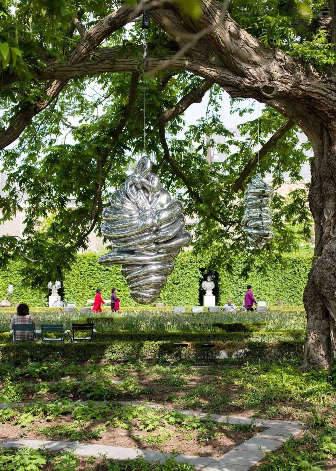 Louise Bourgeois 'Untitled' 2004, Easton Foundation. Foto: Antoine van Kaam © The Easton Foundation/Pictoright, Amsterdam