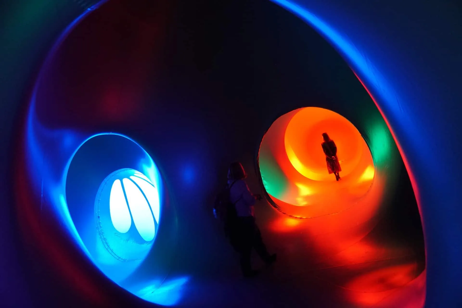 Opblaasbaar labyrint vol licht en kleur