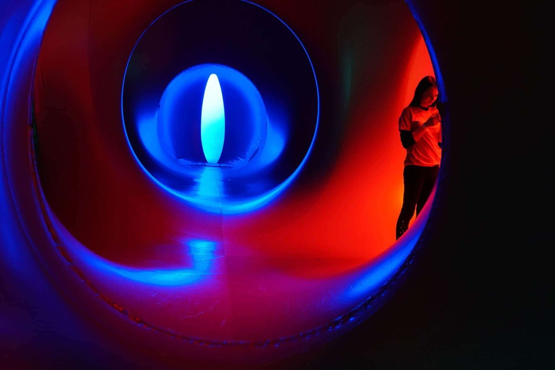 Opblaasbaar labyrint vol licht en kleur