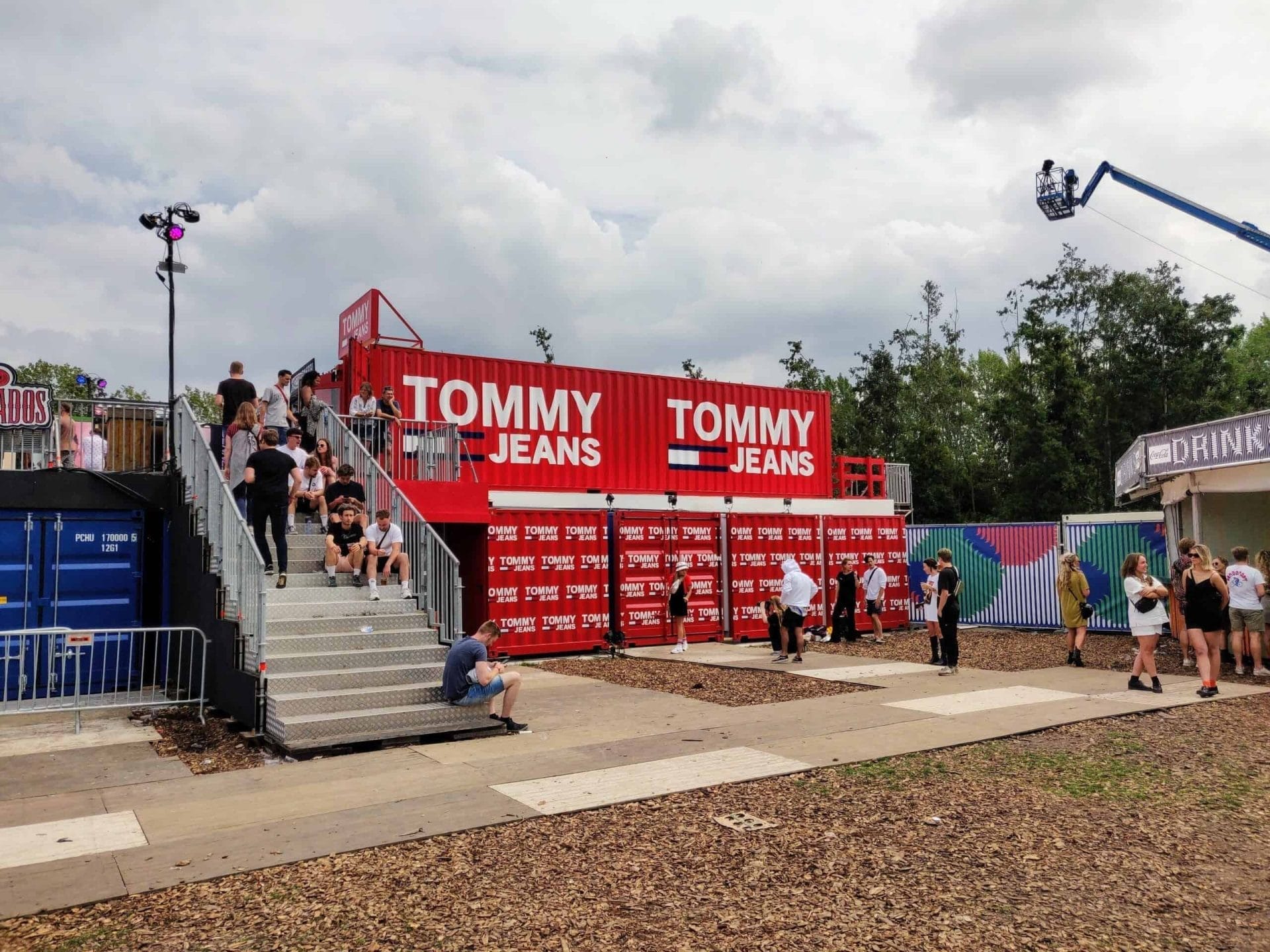 De stand van Tommy Jeans op Lowlands