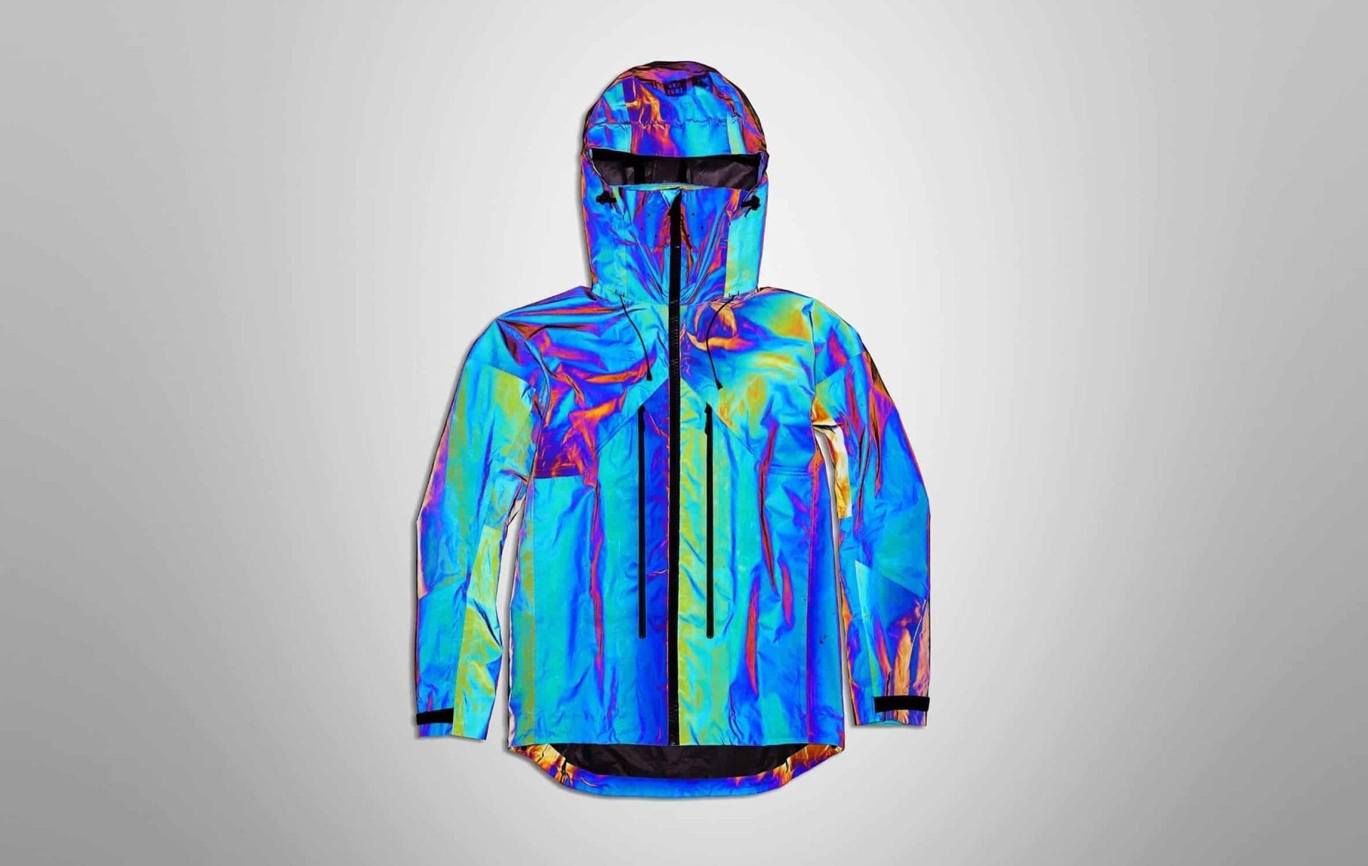 Deze reflecterende jas is gemaakt van glas 42 Reflecterende jas van Vollebak