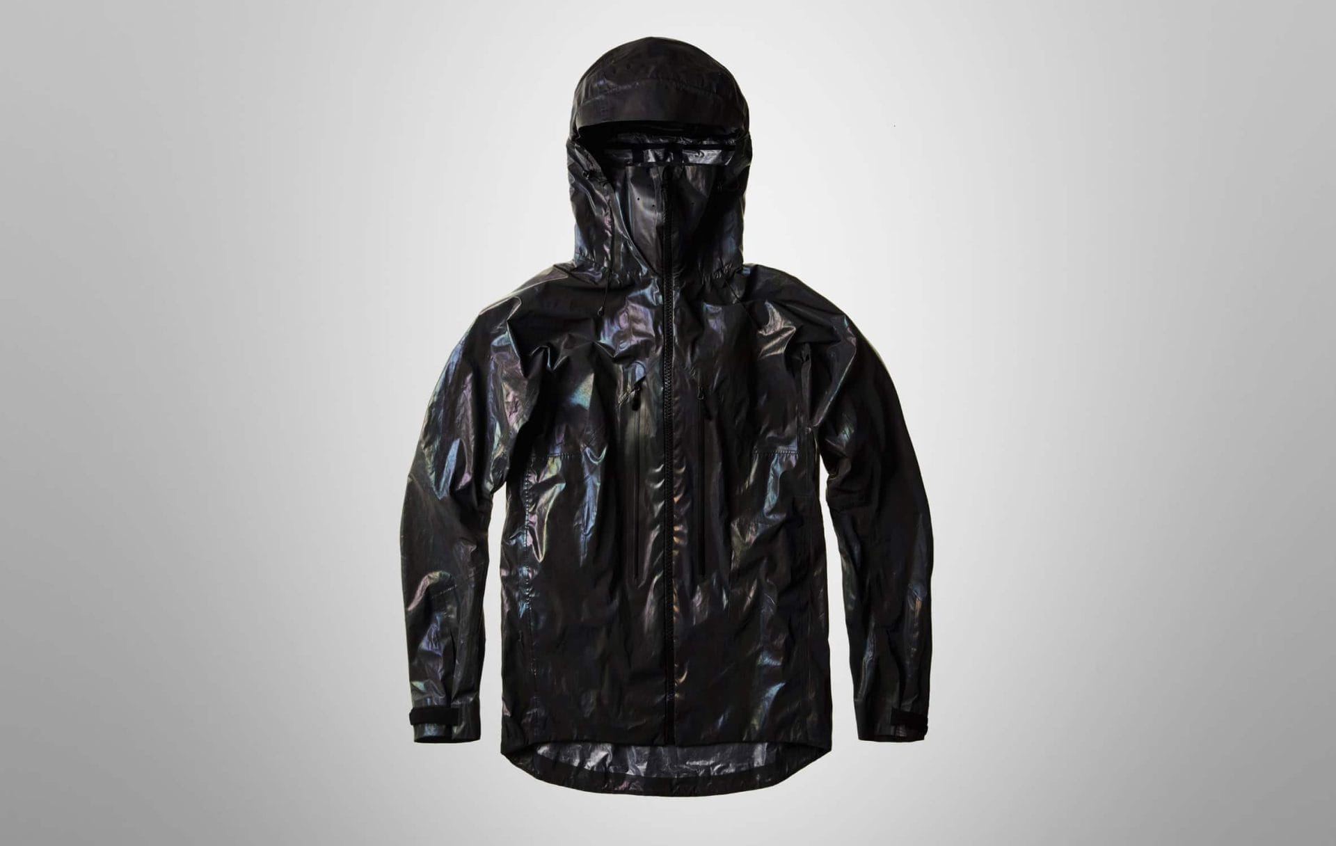 Deze reflecterende jas is gemaakt van glas 47 Reflecterende jas van Vollebak