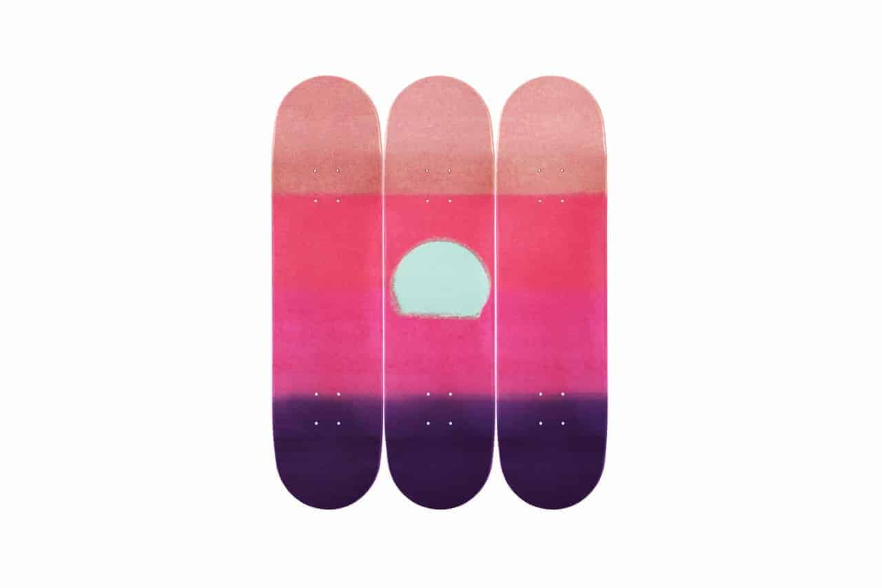Drieluik van skateboards met werk van Andy Warhol