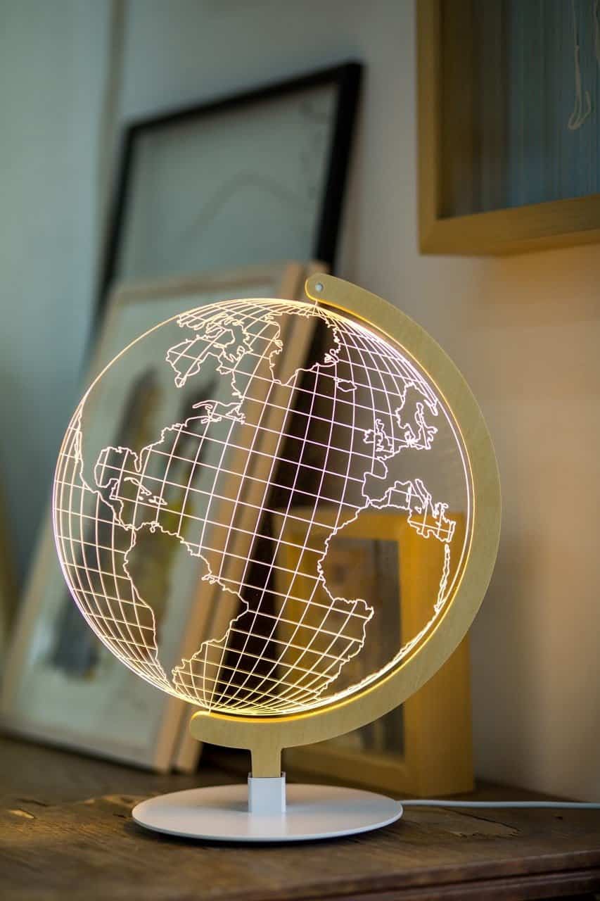 Tafellamp in de vorm van een wereldbol