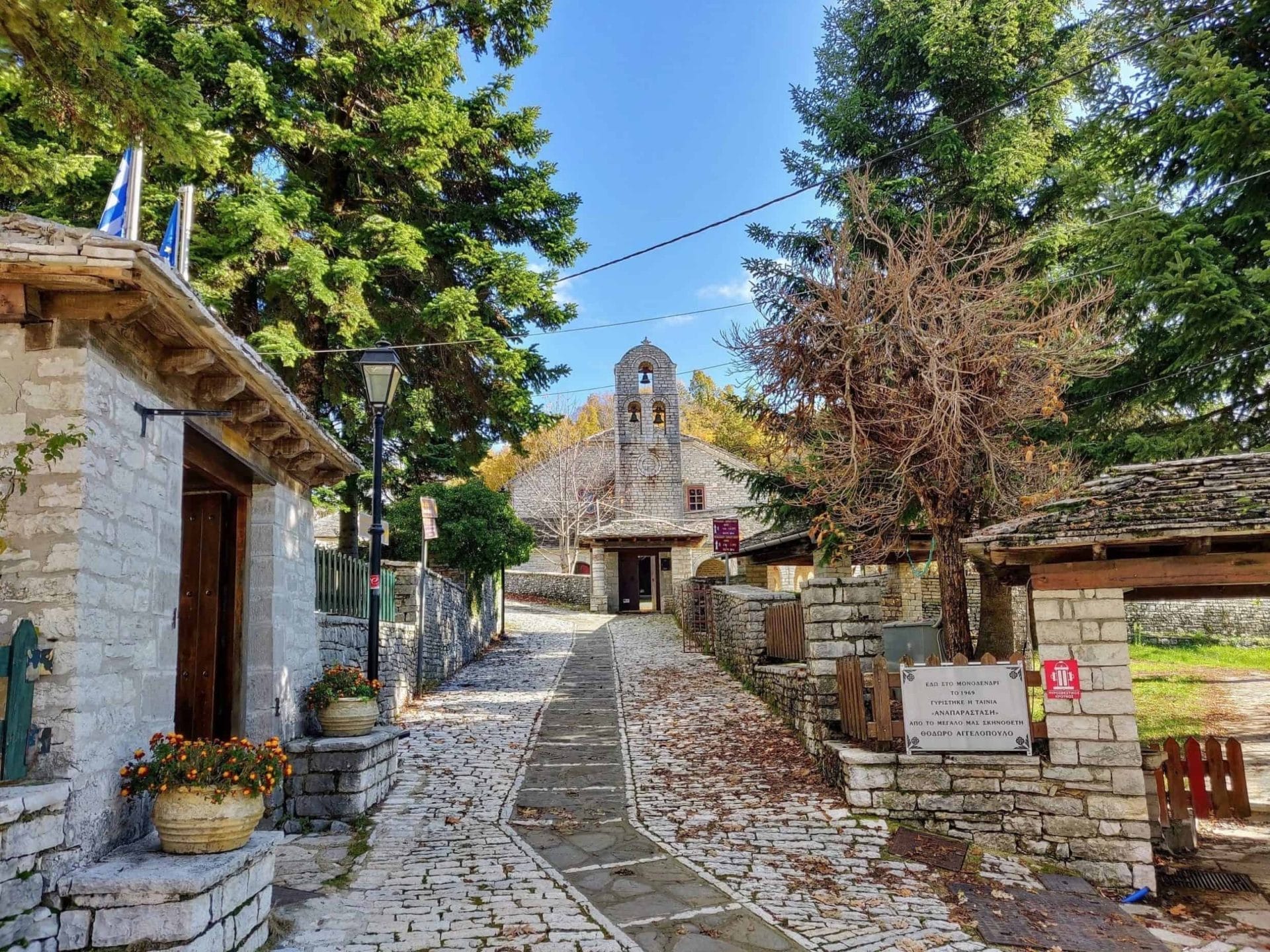 Straatje in Monodendri