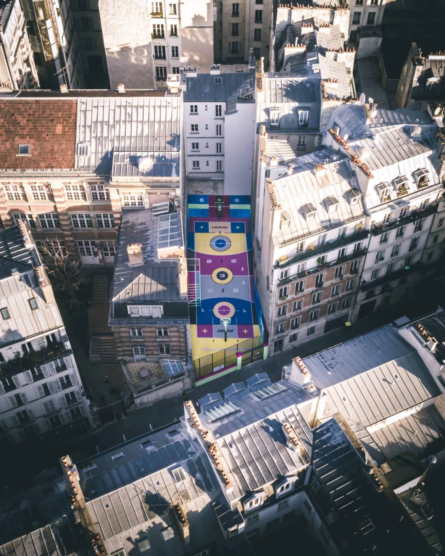 Het nieuwe basketbalveld van Pigalle in Parijs