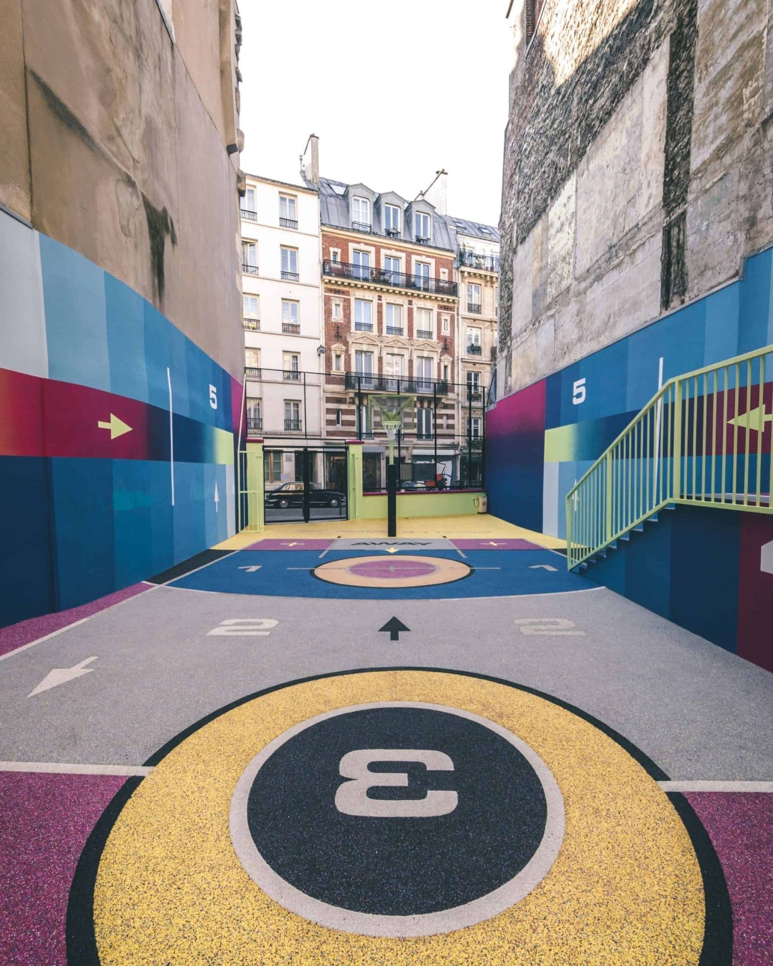 Het nieuwe basketbalveld van Pigalle in Parijs