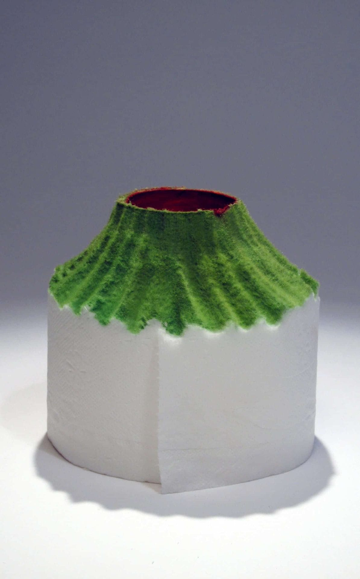 Guy Laramée maakt vulkanen van wc-rollen 40 Guy Laramée maakt vulkanen van wc-rollen