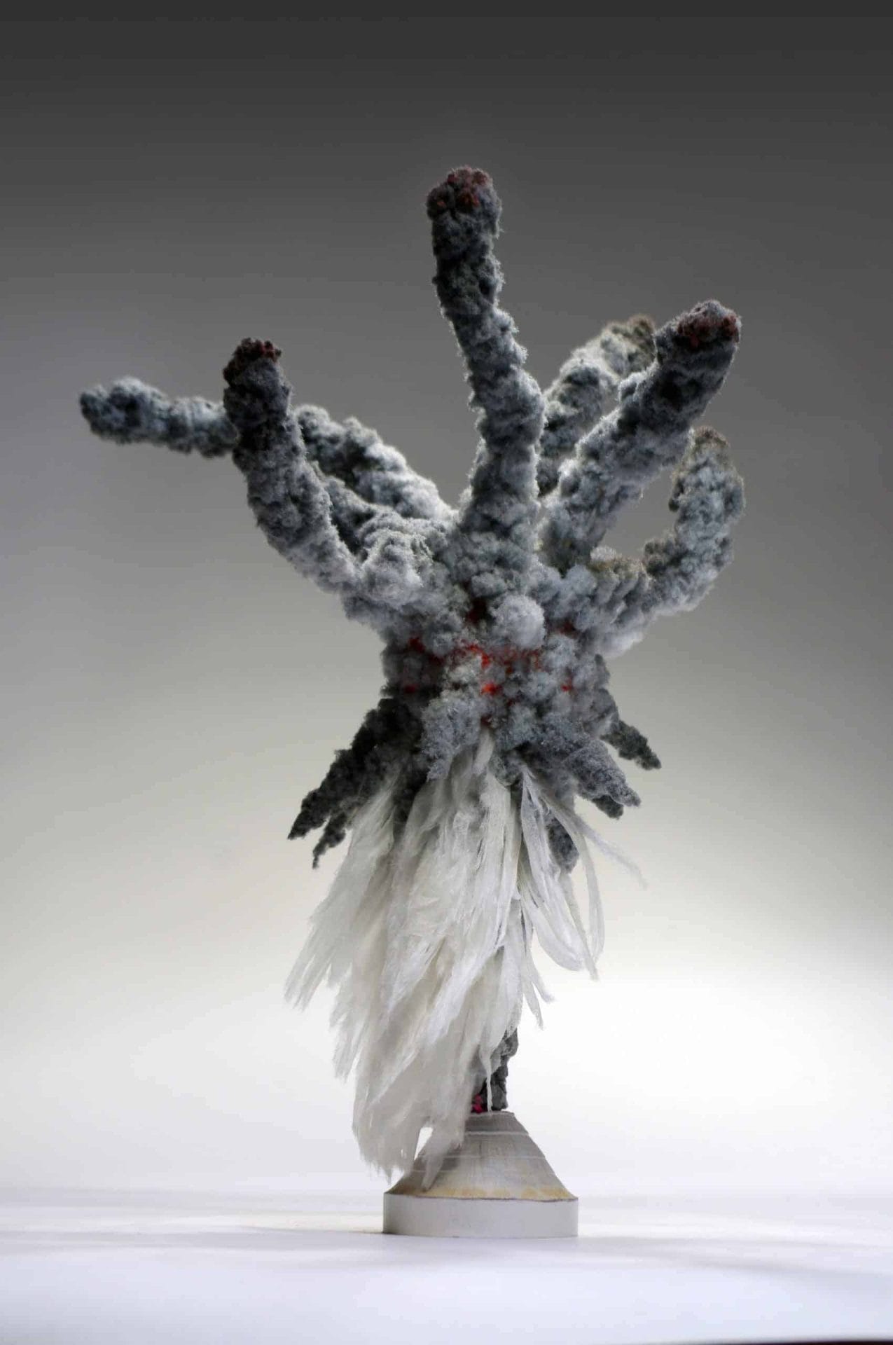 Guy Laramée maakt vulkanen van wc-rollen 48 Guy Laramée maakt vulkanen van wc-rollen