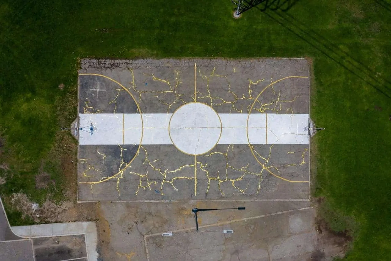 Kintsugi op een basketbalveld