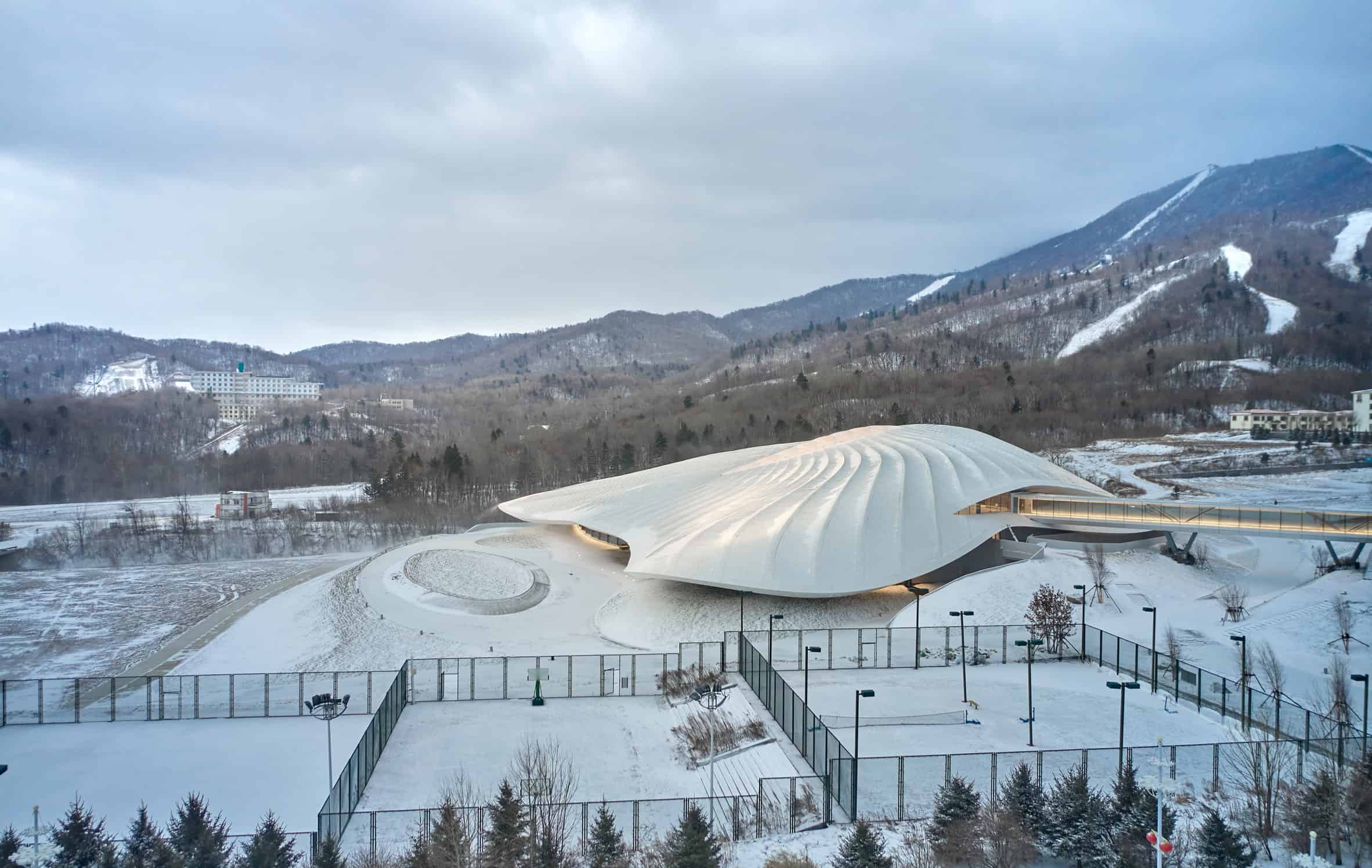 MAD Architects bouwt congrescentrum in de bergen