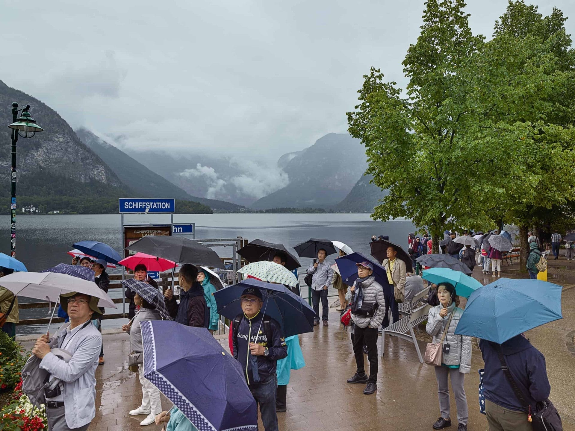 Schiffstation, 2019, Hallstatt, foto Hans Wilschut Het is een komen en gaan van rondvaartboten over de Hallstatter See