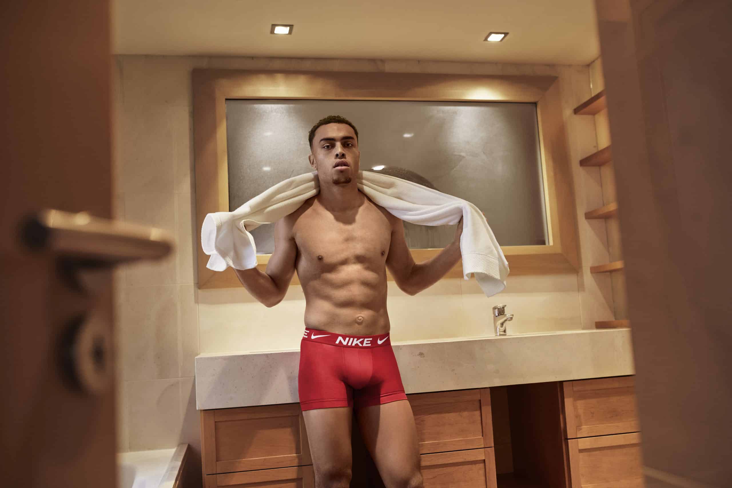 Sergiño Dest is model voor Nike Underwear