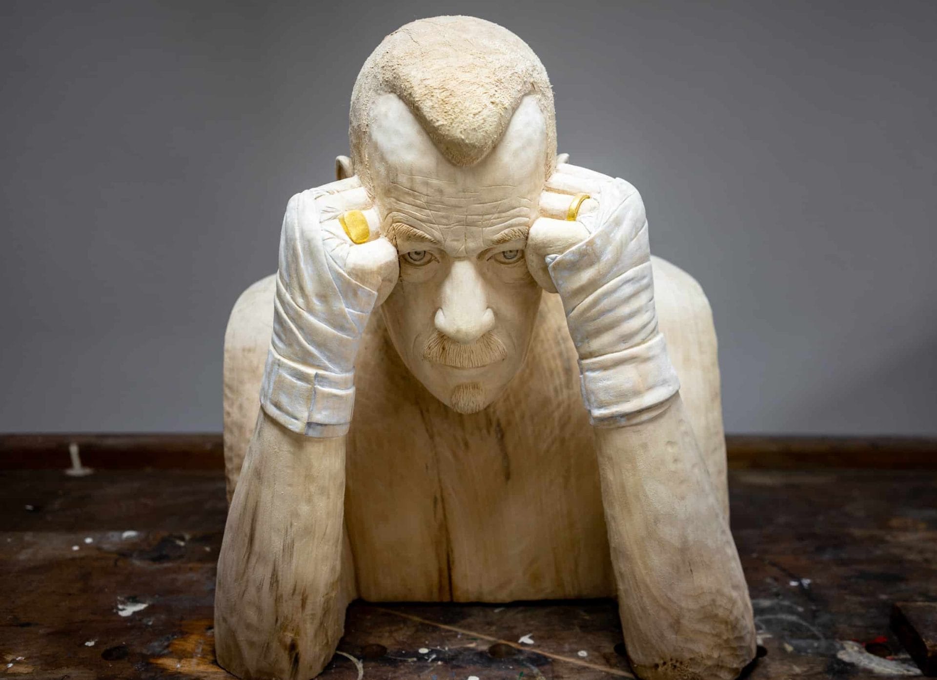 Houten sculptuur van Boris Paval Conen