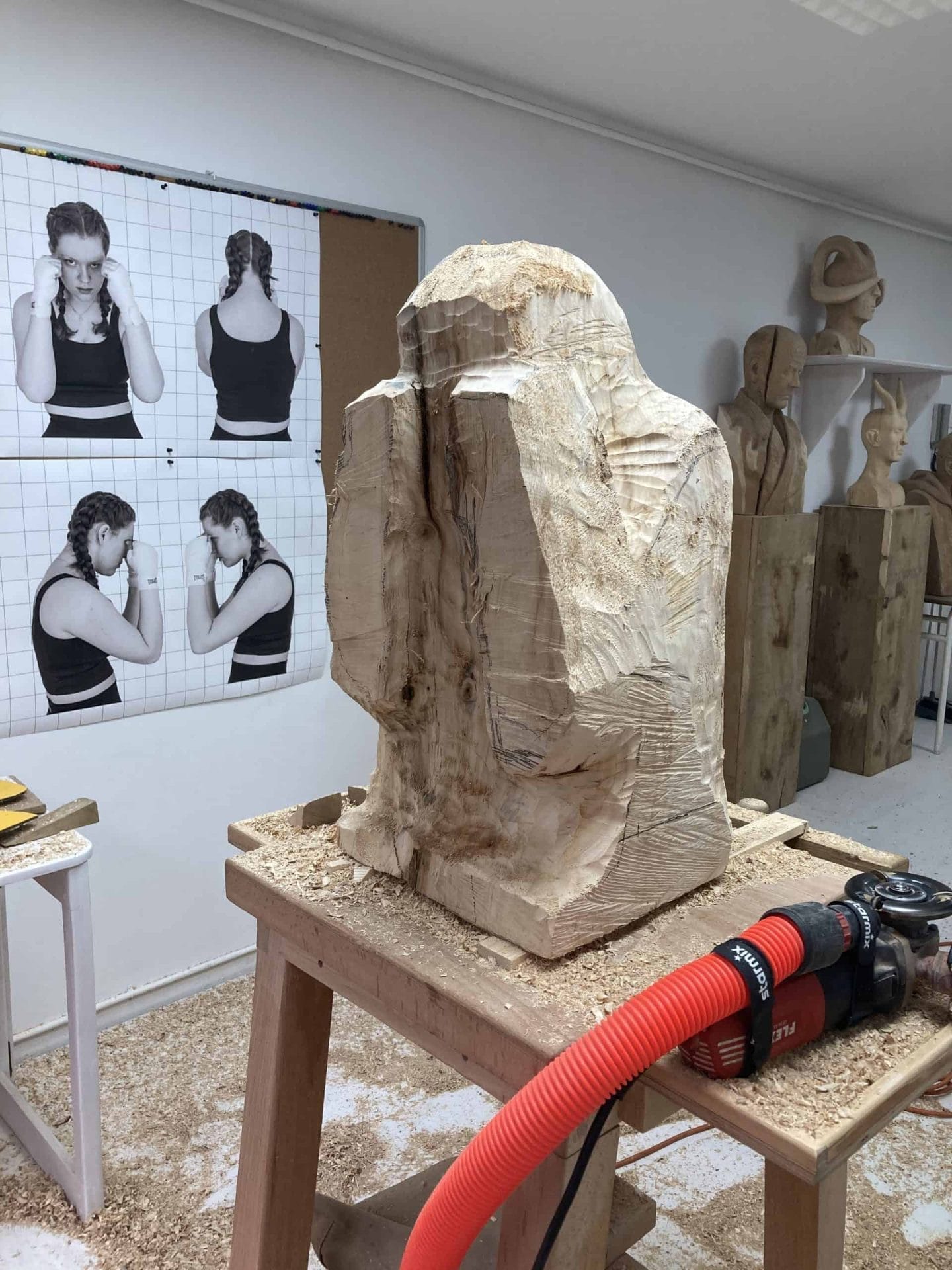 Houten sculptuur van Boris Paval Conen