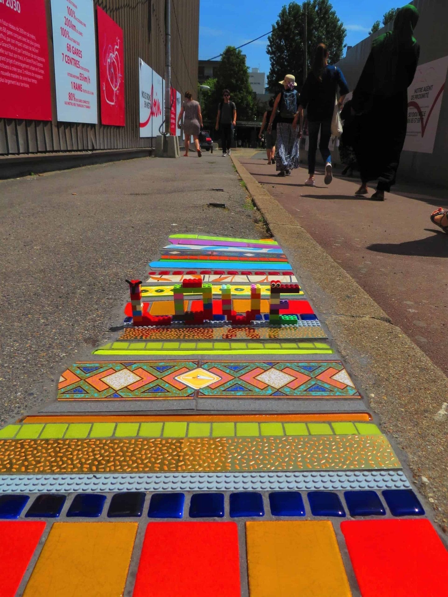 Mozaïek van kunstenaar Ememem