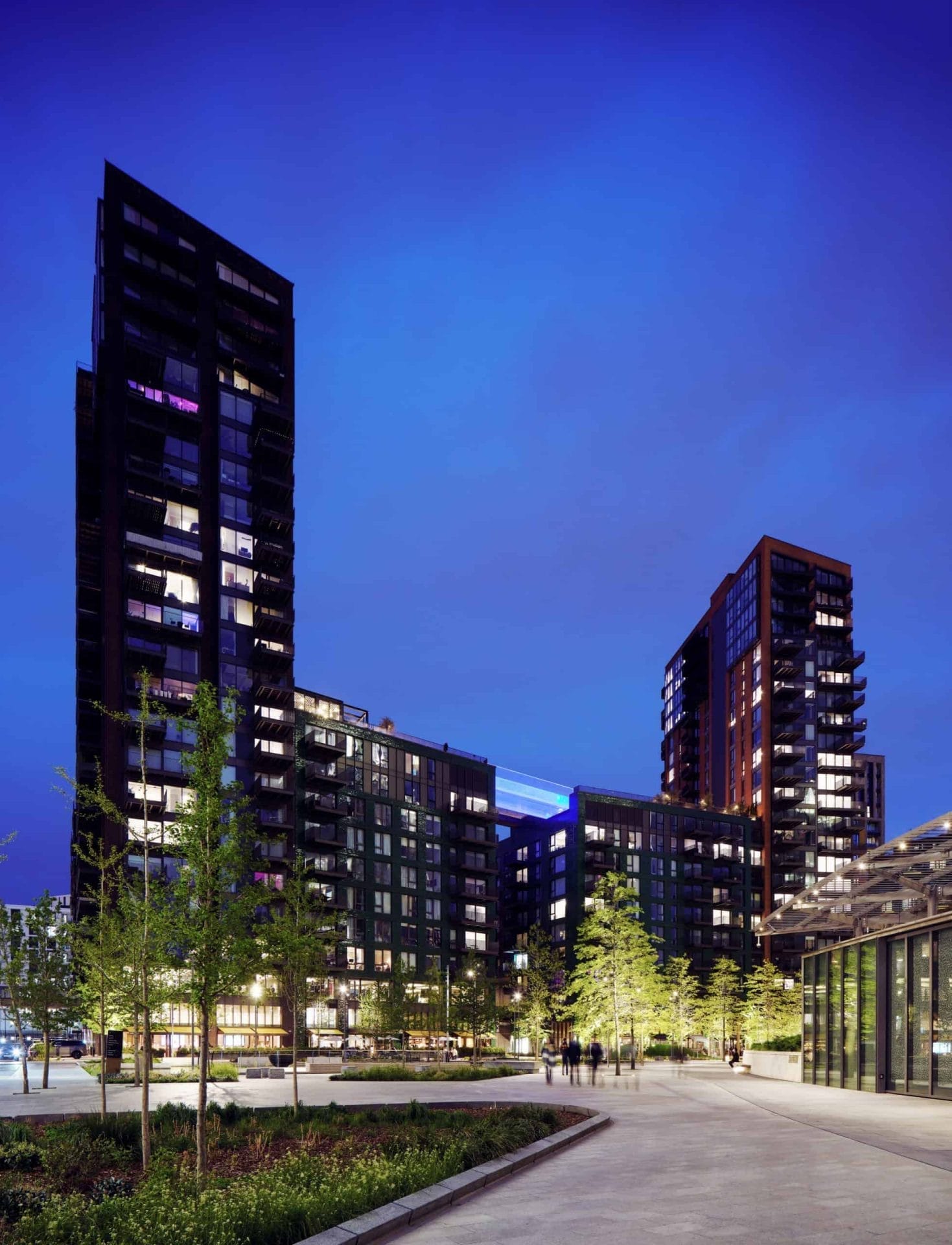 glazen zwembad in de lucht