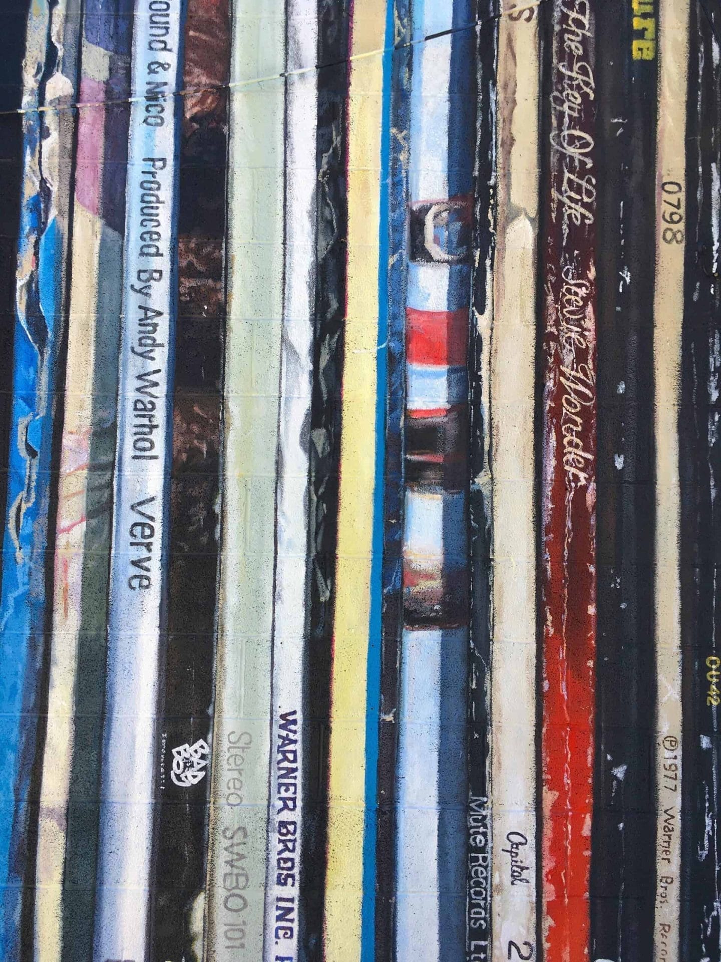 Erik Burke toont zijn liefde voor vinyl