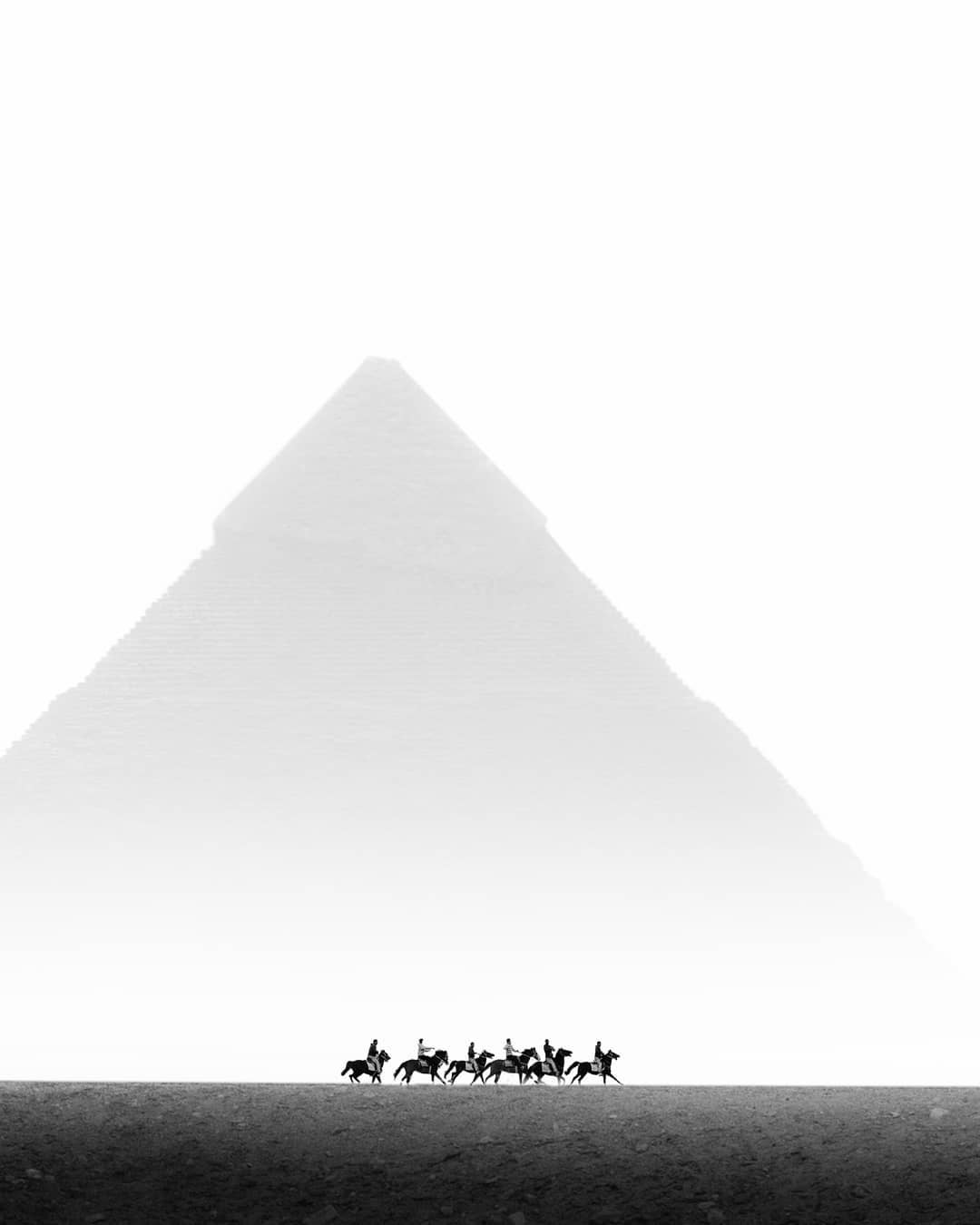 Verstilde beelden van de piramides in Egypte door Karim Amr