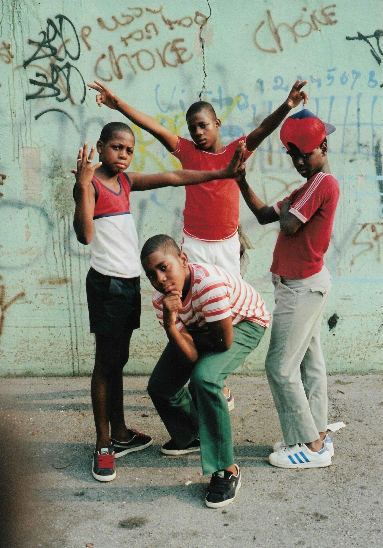 Young boys, Brooklyn, New York, 1981 Met dank aan Jamel Shabazz