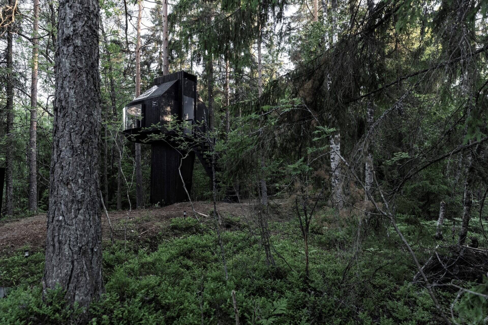 Polestar bouwt duurzame boomhut in Finland