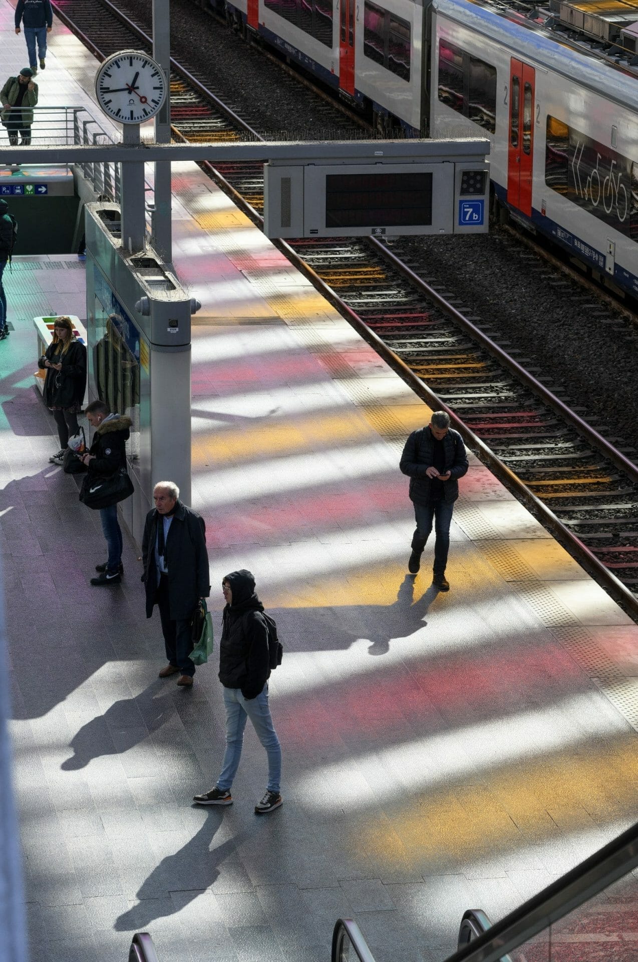 Comme tombées du ciel, les couleurs in situ et en mouvement