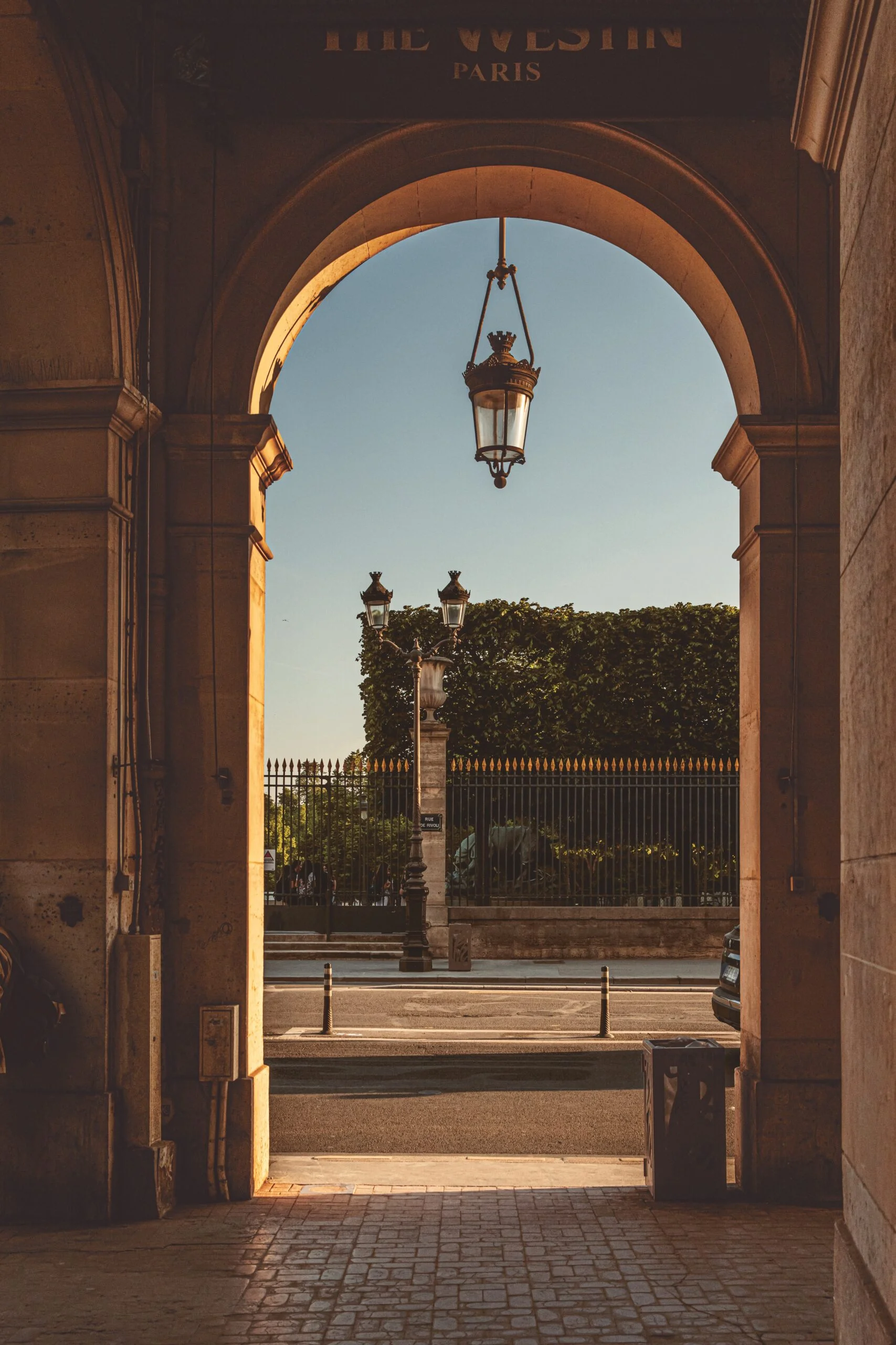 Alle foto's in Parijs: Kleine Atlas voor Hedonisten door Sophia van den Hoek