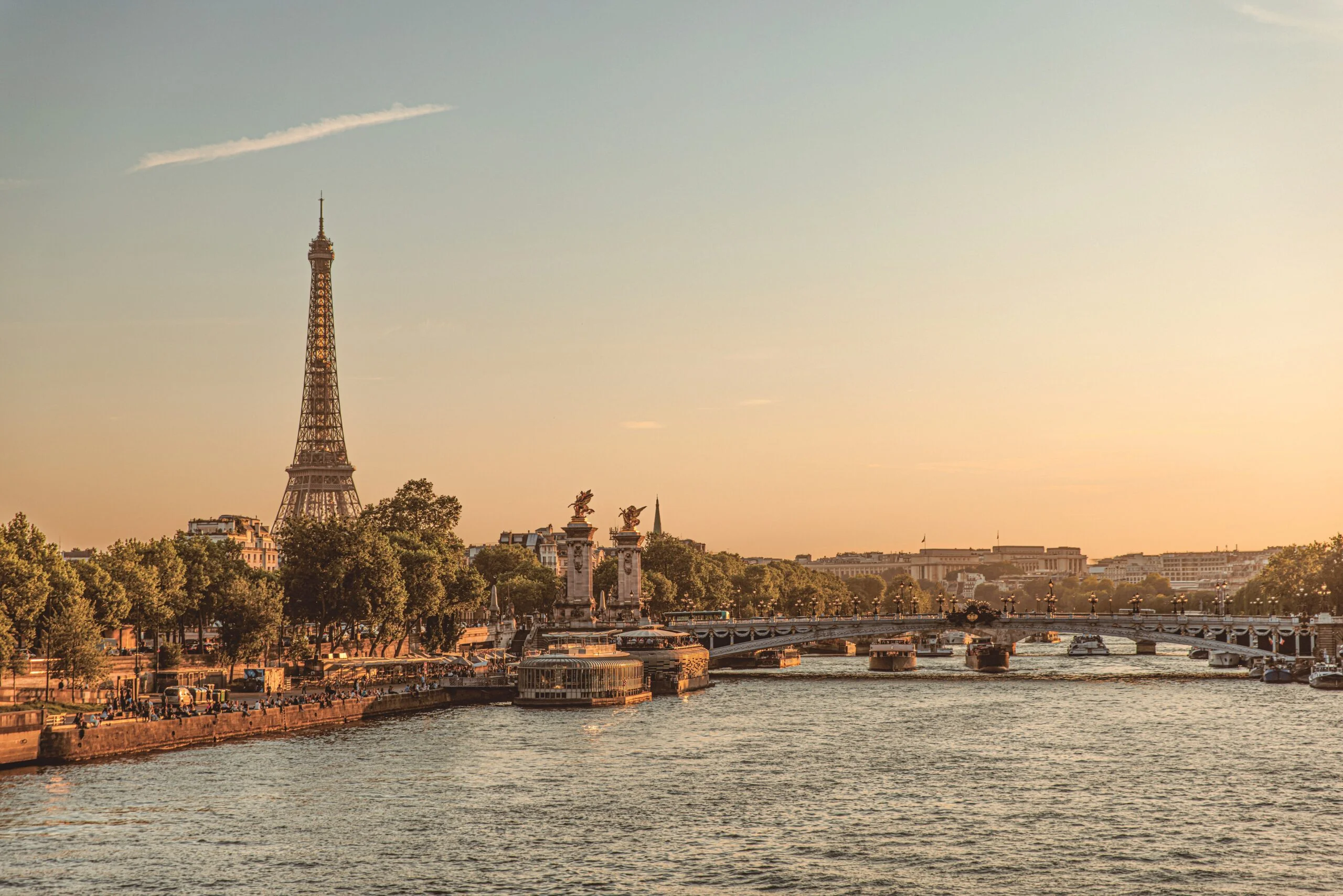 Alle foto's in Parijs: Kleine Atlas voor Hedonisten door Sophia van den Hoek