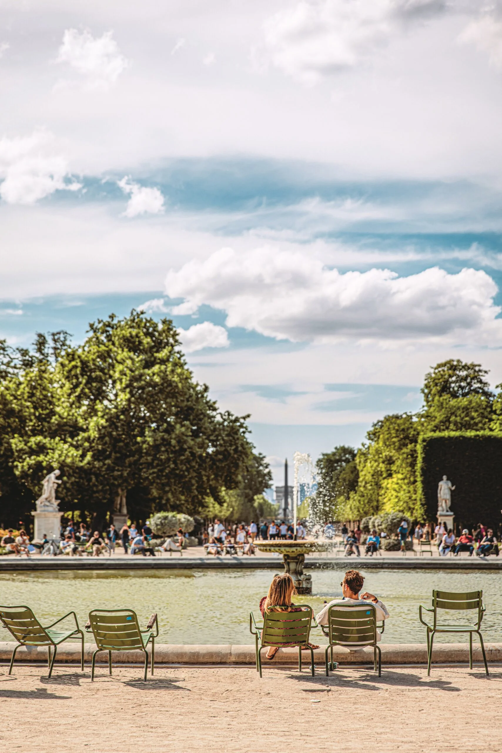 Alle foto's in Parijs: Kleine Atlas voor Hedonisten door Sophia van den Hoek