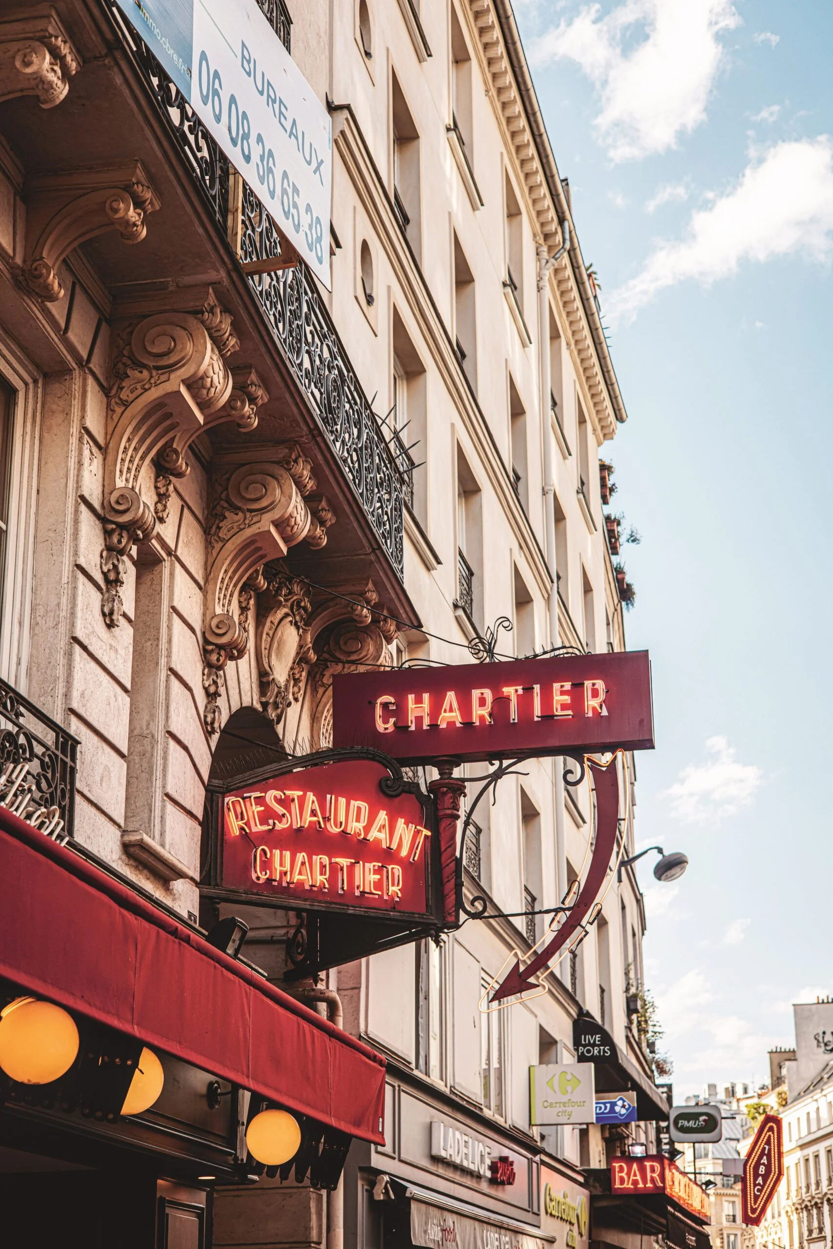 Alle foto's in Parijs: Kleine Atlas voor Hedonisten door Sophia van den Hoek