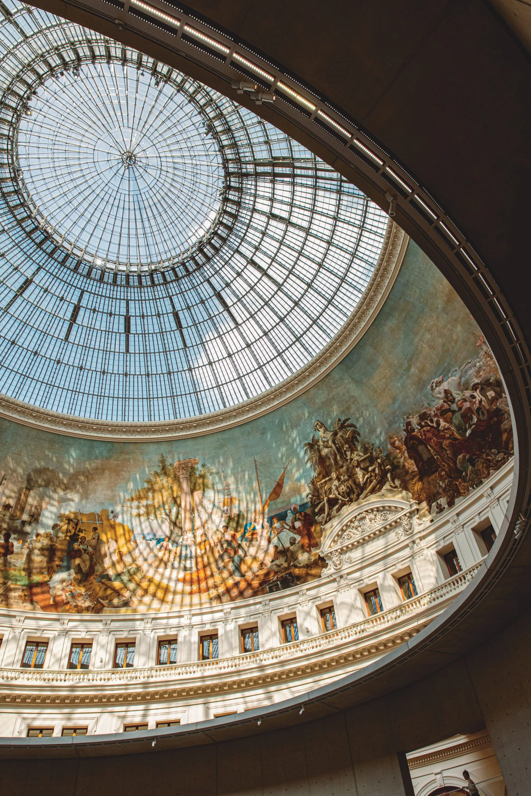 Alle foto's in Parijs: Kleine Atlas voor Hedonisten door Sophia van den Hoek