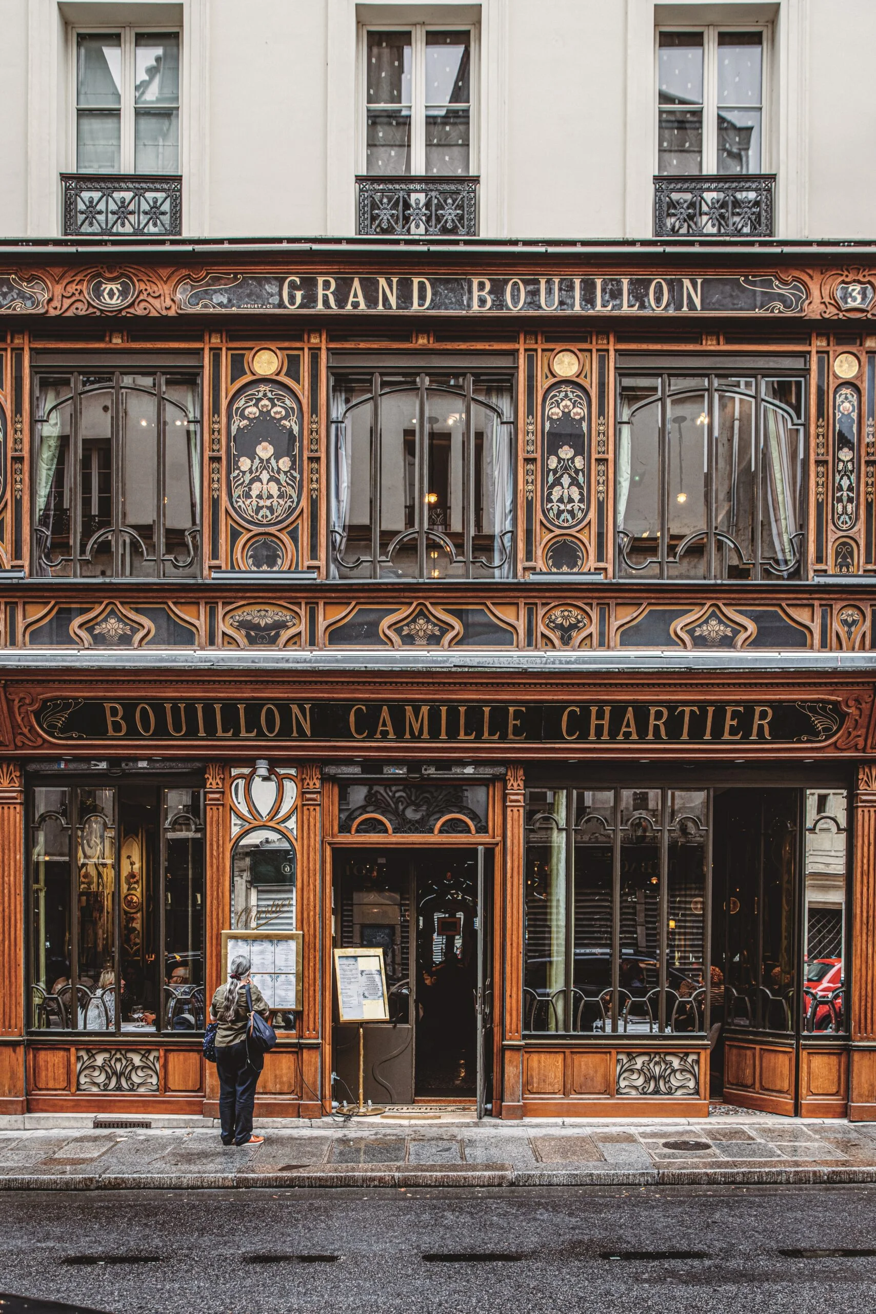 Alle foto's in Parijs: Kleine Atlas voor Hedonisten door Sophia van den Hoek