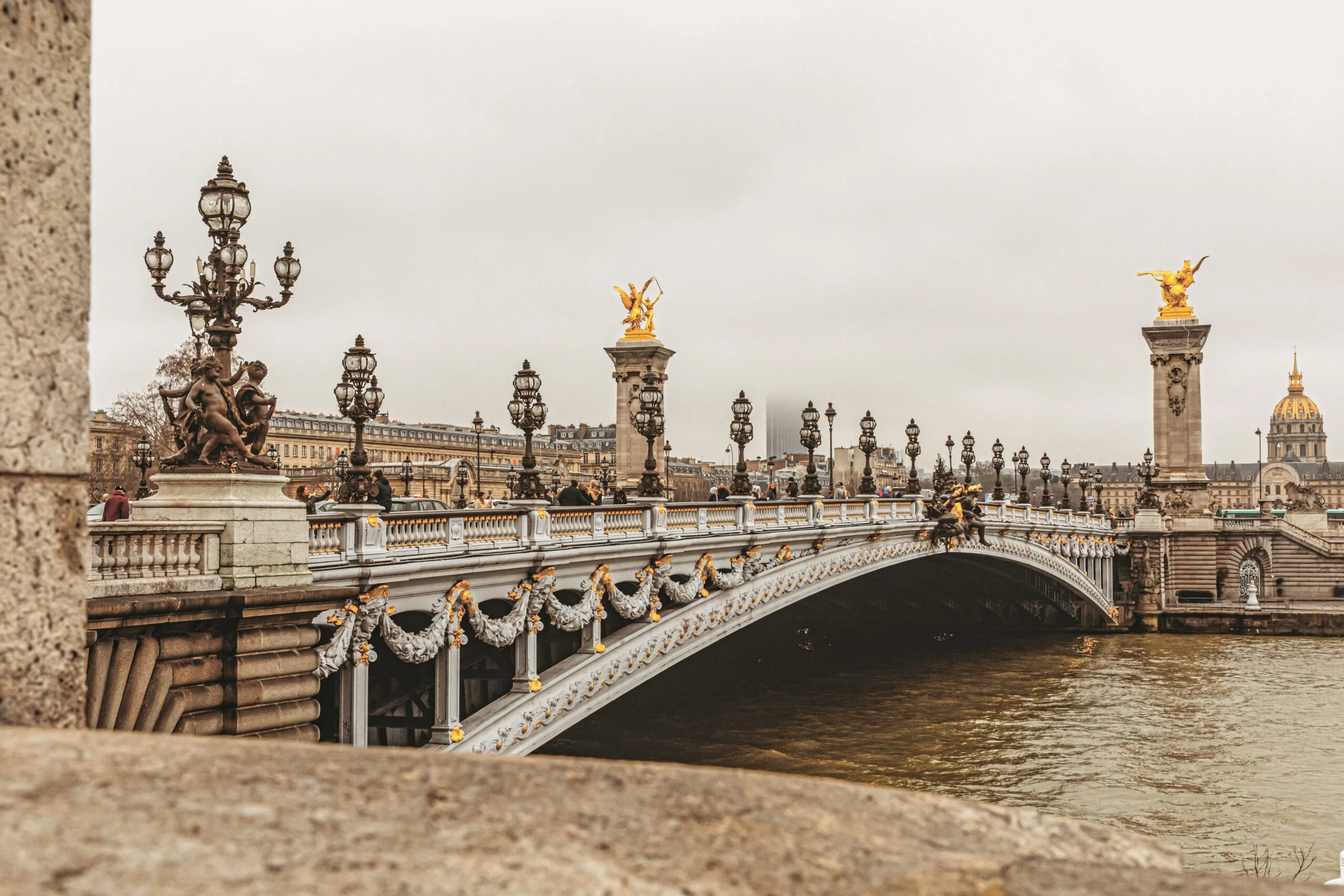 Alle foto's in Parijs: Kleine Atlas voor Hedonisten door Sophia van den Hoek