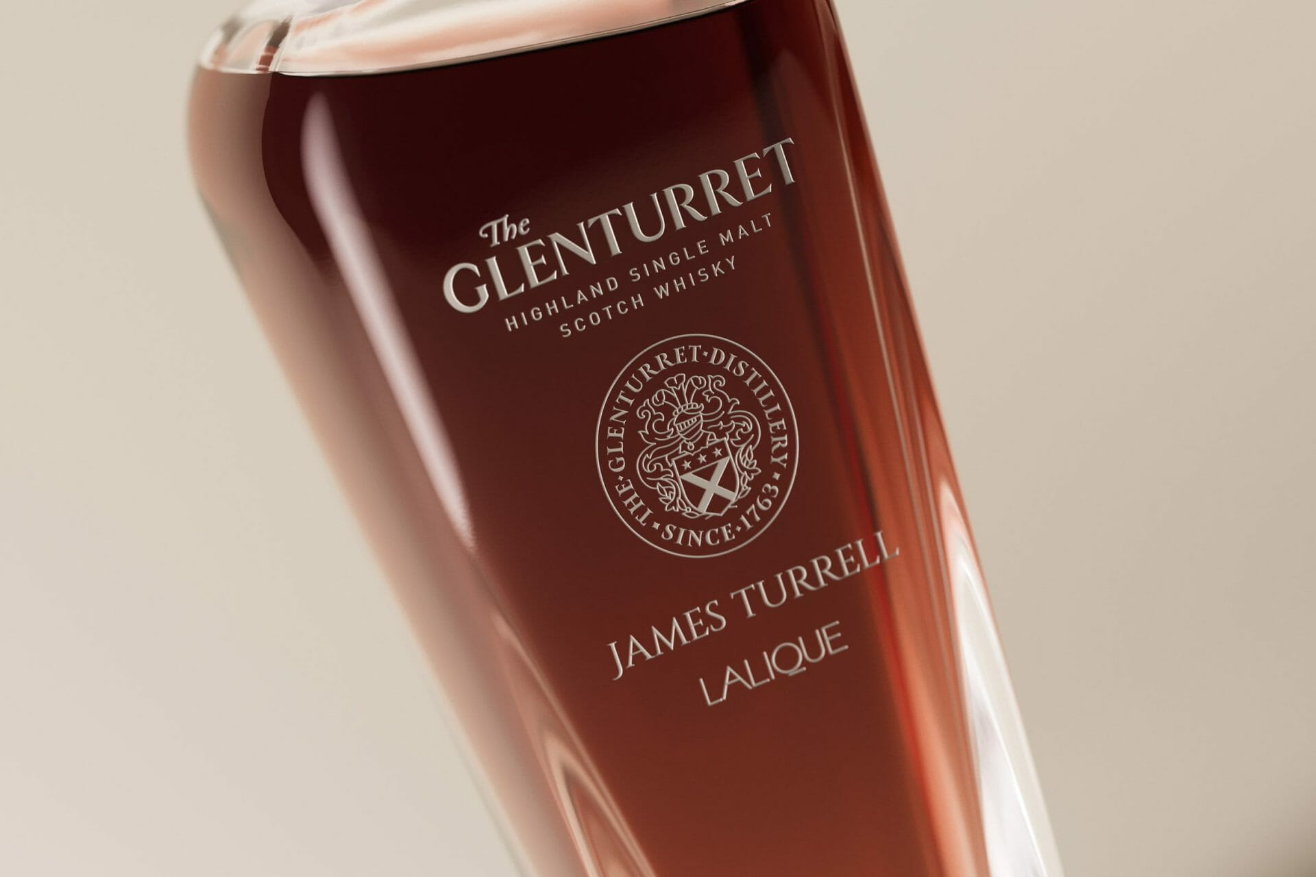 James Turrell designer karaffer for Glenturret og Lalique