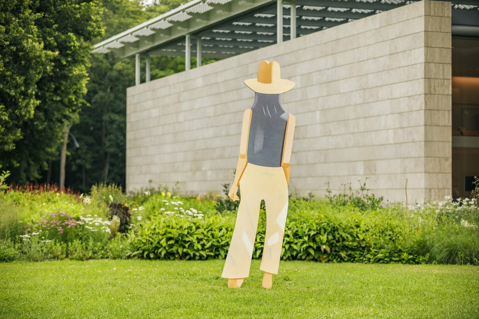 © Alex Katz, Park Avenue Departure, 2019, c/o Pictoright Amsterdam 2023Porselein-emaille op staal | porcelain enamel on steel 244 × 79 × 4 cm Collection museum Voorlinden Foto | photo: Bram Vreugdenhil