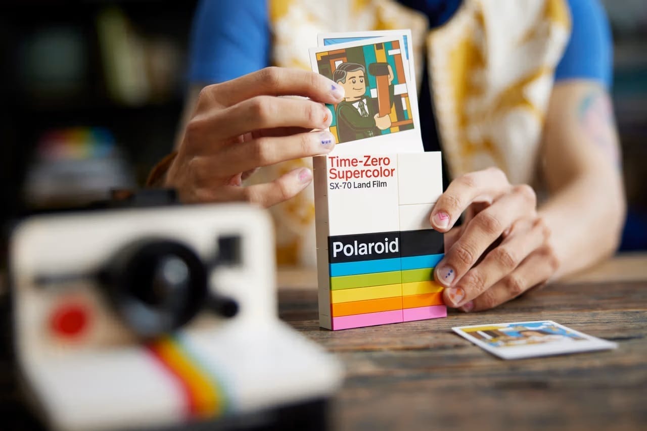 LEGO Ideas Polaroid OneStep SX-70