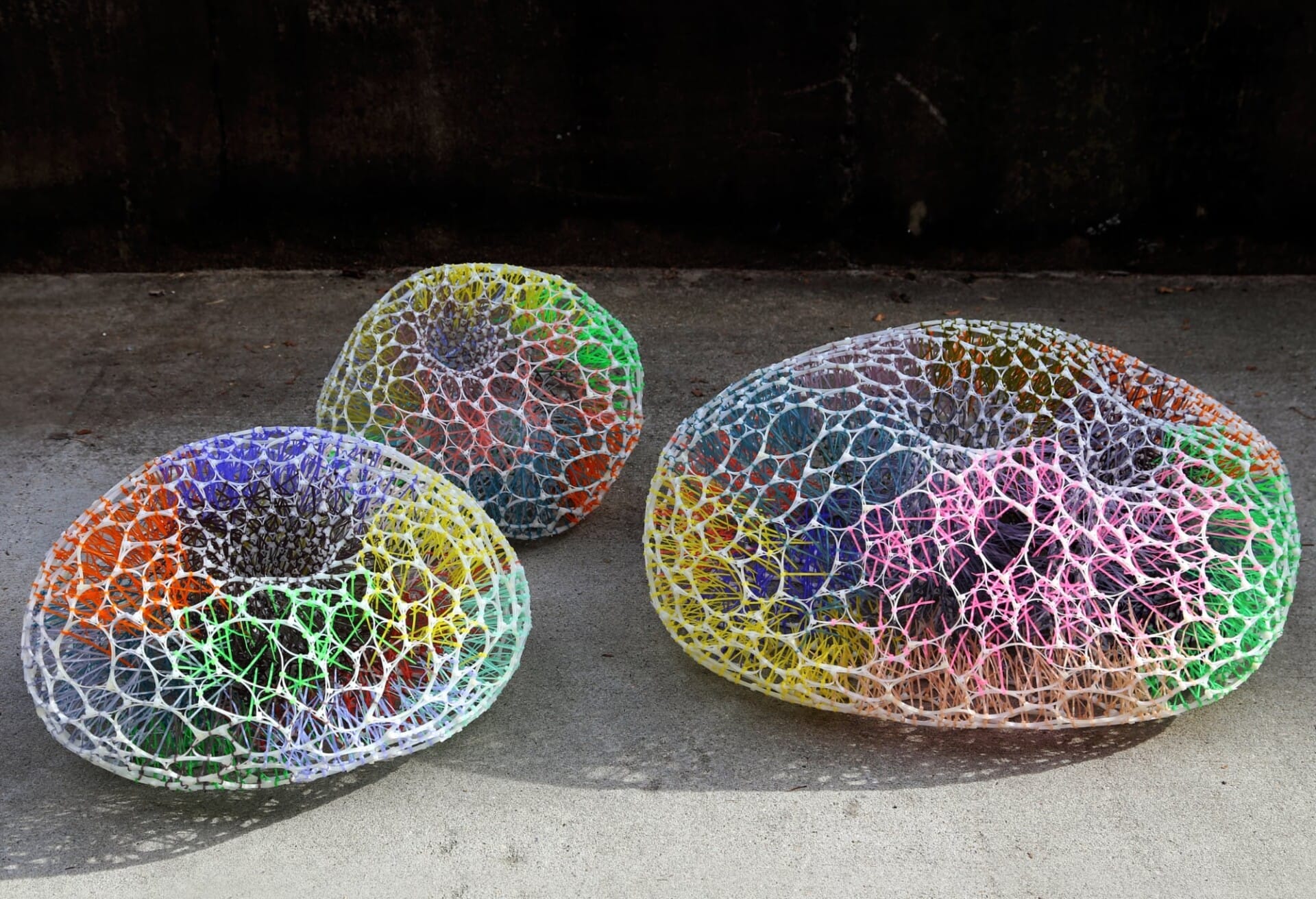 Sui Park maakt buitenaardse kunst van tiewraps