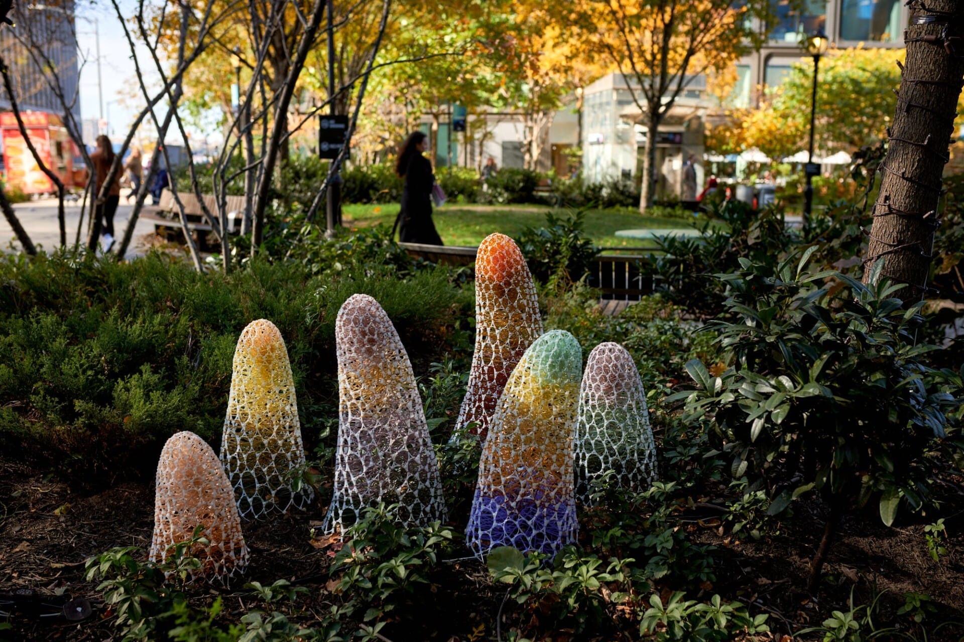 Sui Park maakt buitenaardse kunst van tiewraps