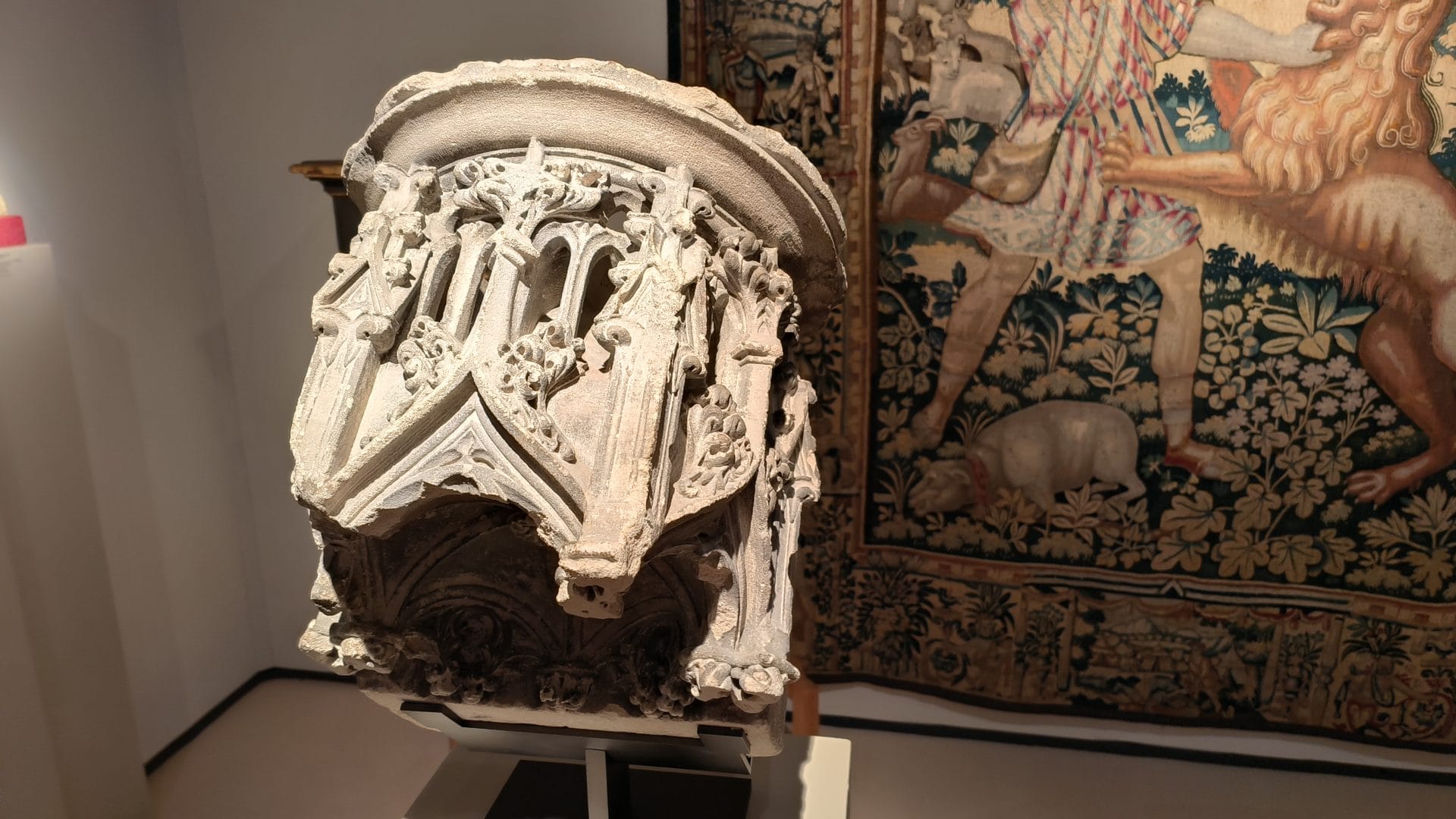 Bij Dei Bardi Art noemen ze dit 'Microarchitecture Gotique'