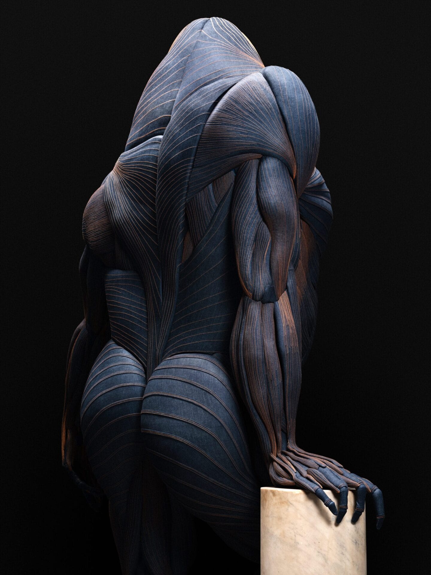 Anatomisch model van een gorilla van achteren gezien, volledig bekleed met blauw denim en gedetailleerde oranje stiksels
