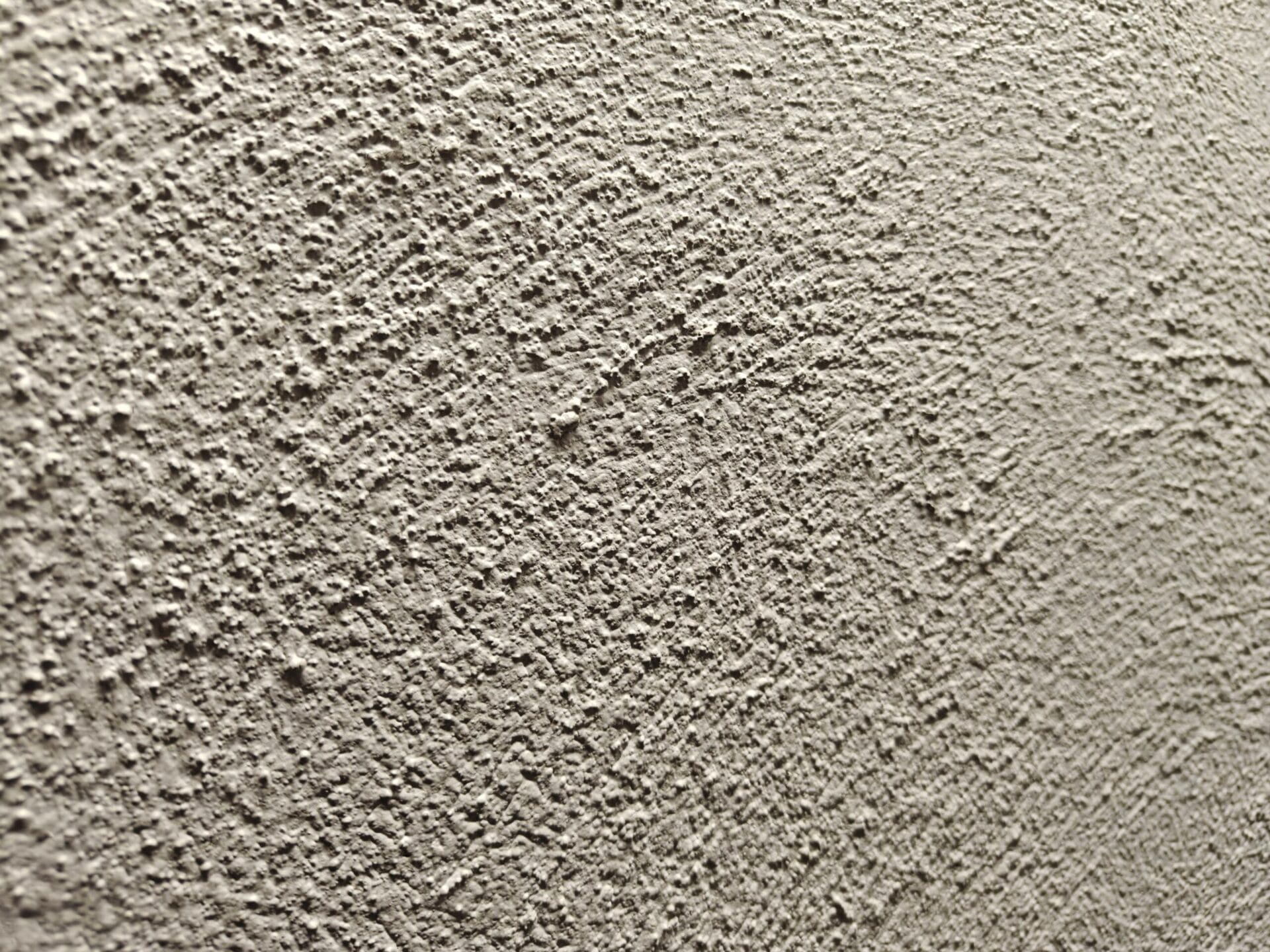 Close-up van een ruwe muur of heg genomen met de OnePlus Nord 5CE om de detailweergave van de camera te tonen
