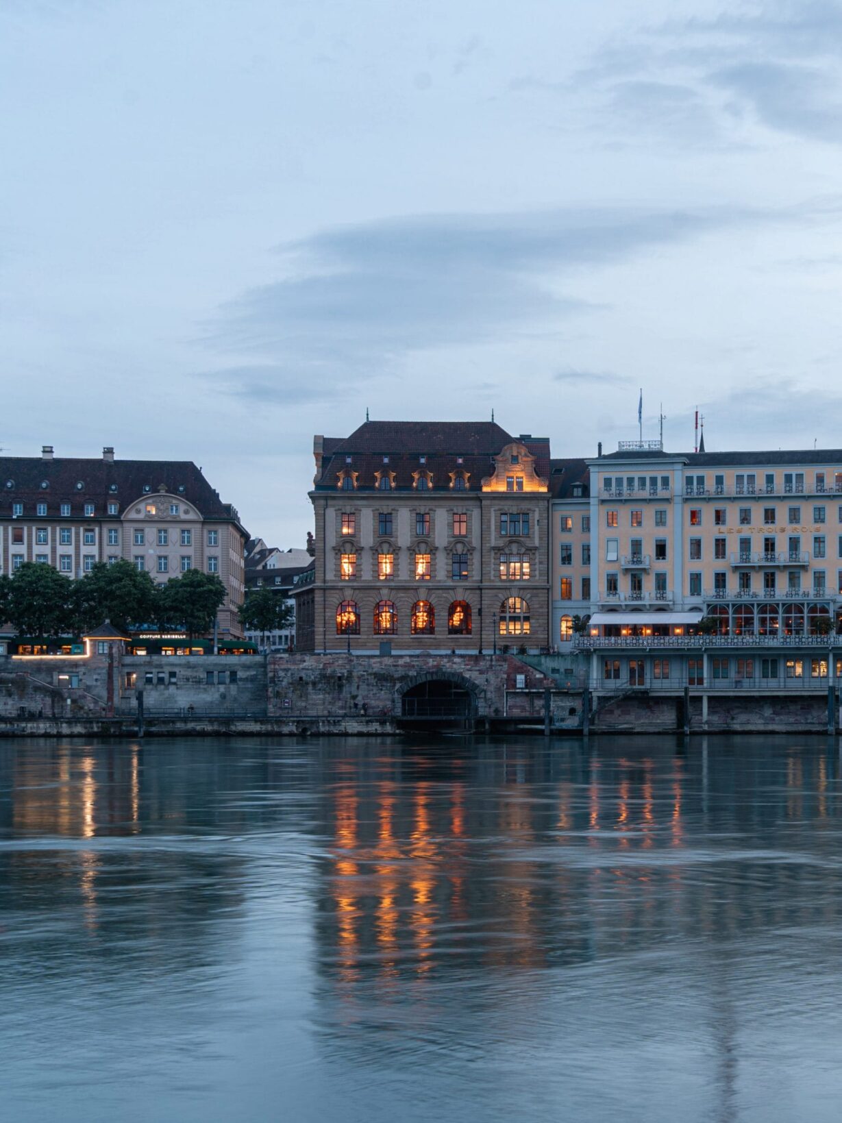 herzog de meuron les trois rois hotel bazel mixed grill 20 1