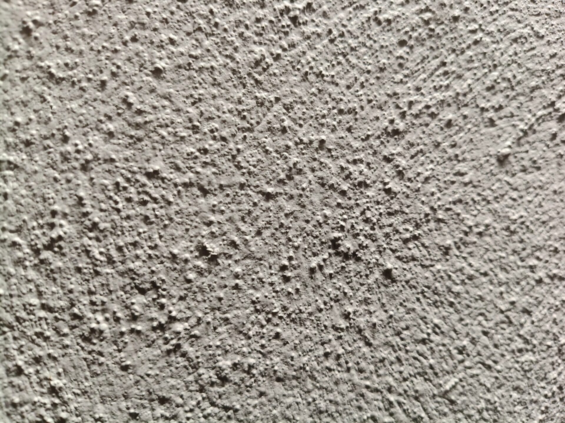 Close-up van een ruwe muur of heg genomen met de OnePlus Nord 5 om de detailweergave van de camera te tonen