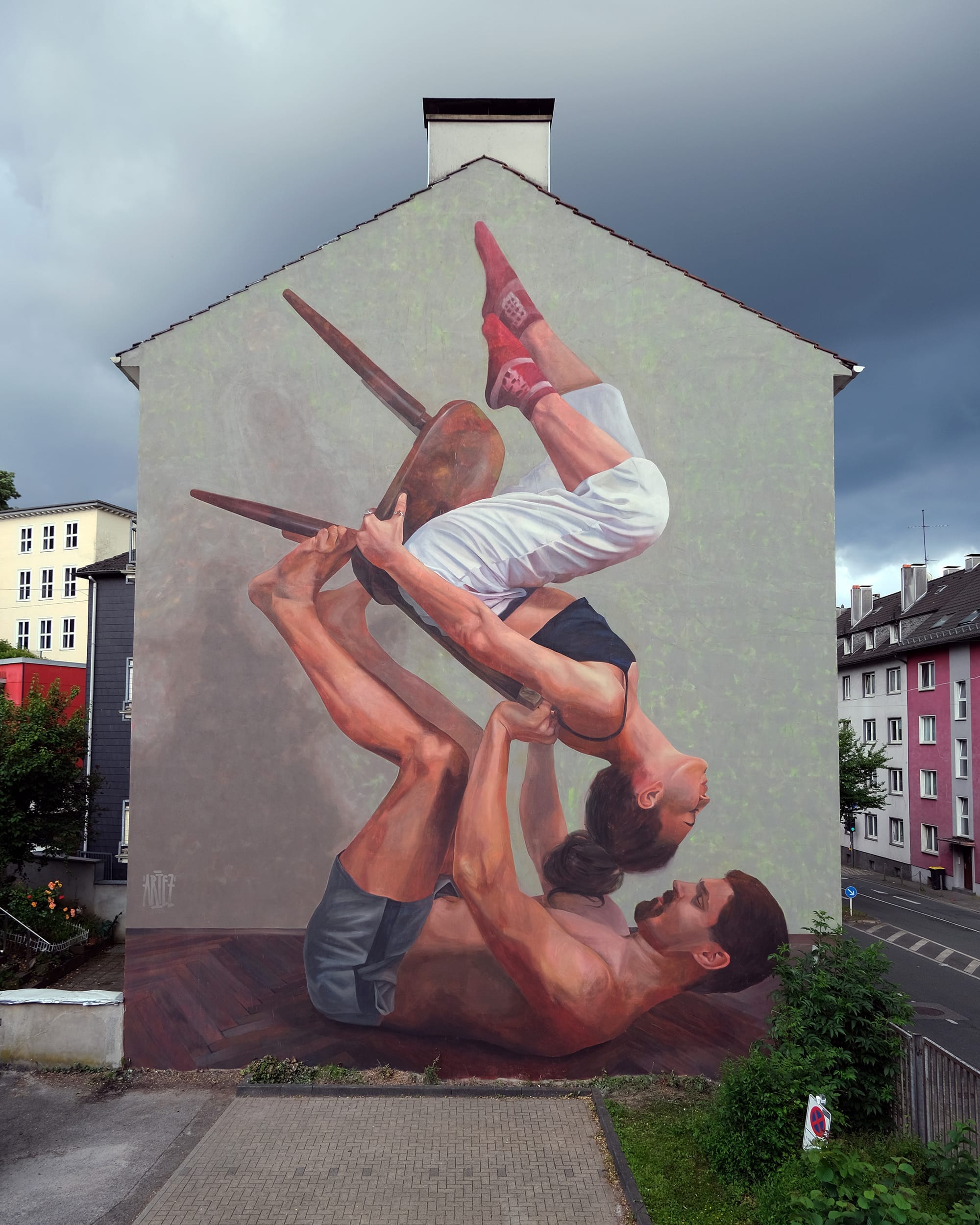 Simple Acrobatics: street art en bijzondere poses 45 Artez - Simple Acrobatics