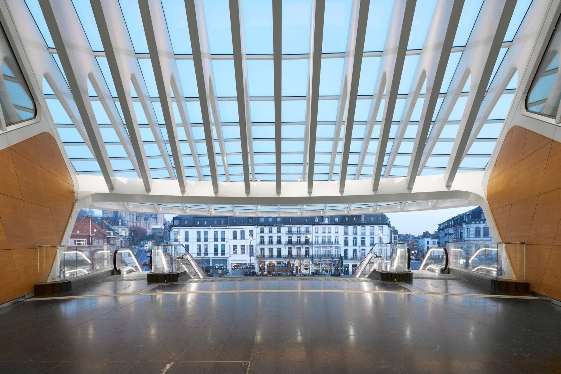 Bekijk het prachtige Gare de Mons van architect Santiago Calatrava 58 Gare de Mons