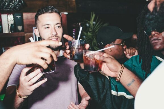 De Vreugde van Toeval in Traditionele Nederlandse Feesten