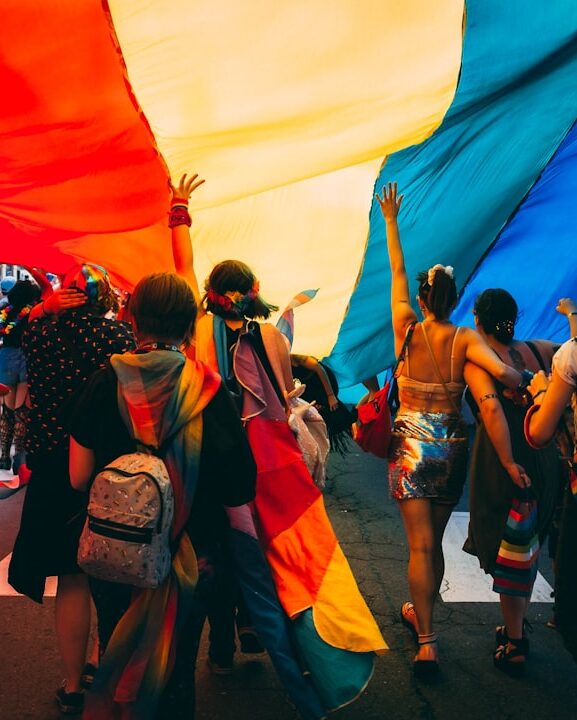 Veiligheid voor de queergemeenschap in het digitale tijdperk: uitdagingen en innovaties